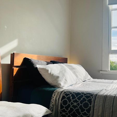 Hostel Wayne'S World Westport Zewnętrze zdjęcie