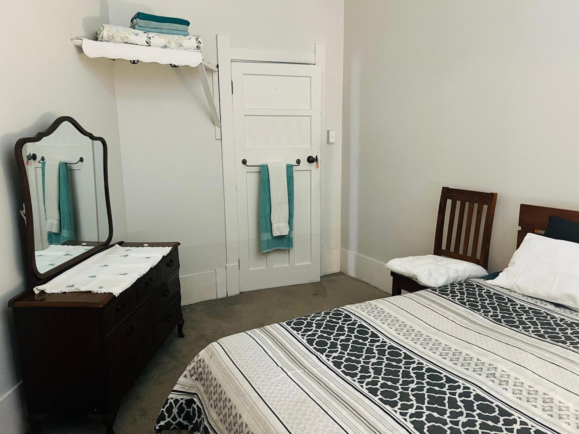 Hostel Wayne'S World Westport Zewnętrze zdjęcie