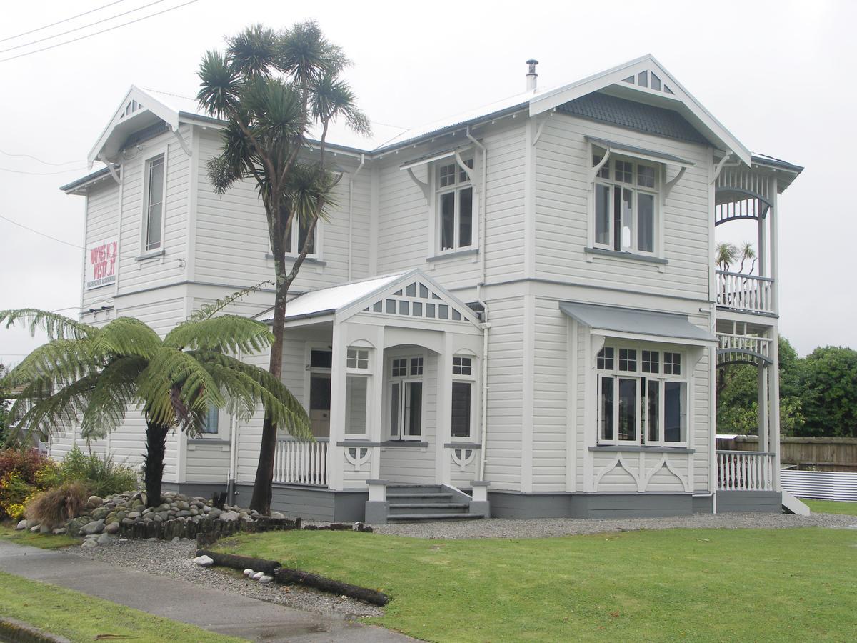 Hostel Wayne'S World Westport Zewnętrze zdjęcie